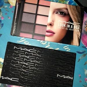 Mac Look in a box Face kit: All About Plum